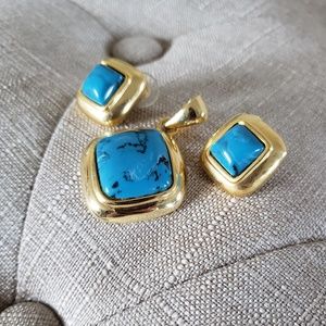 Blue Stone jewelry set. Pendant and earrings. Blue